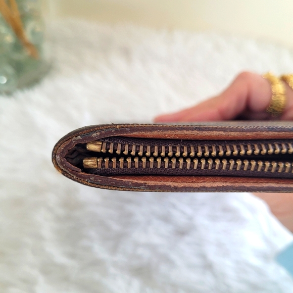 Louis Vuitton Zipper Wallet - Picture 12 of 16